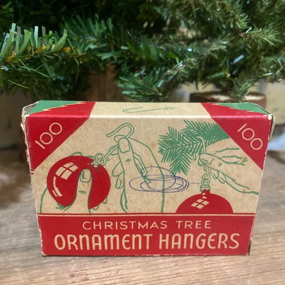Vintage Ornament Hanger Box with Hangers - Picture 2 of 3